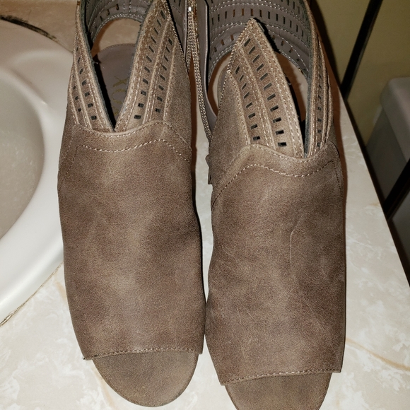 Shoes - Picture 1 of 3